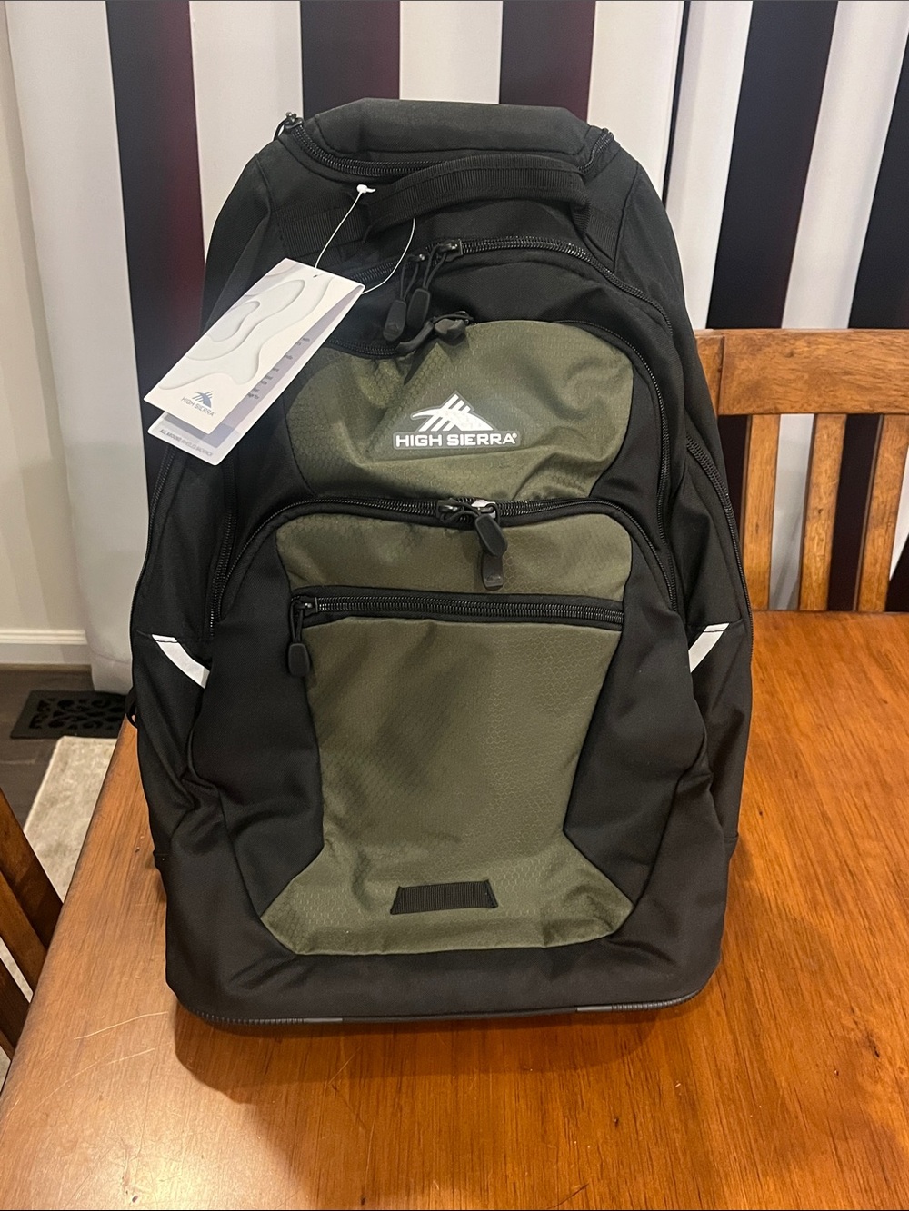 High Sierra All Around Wheeled Backpack new Travel Bag 32L Padded Laptop Sleeve